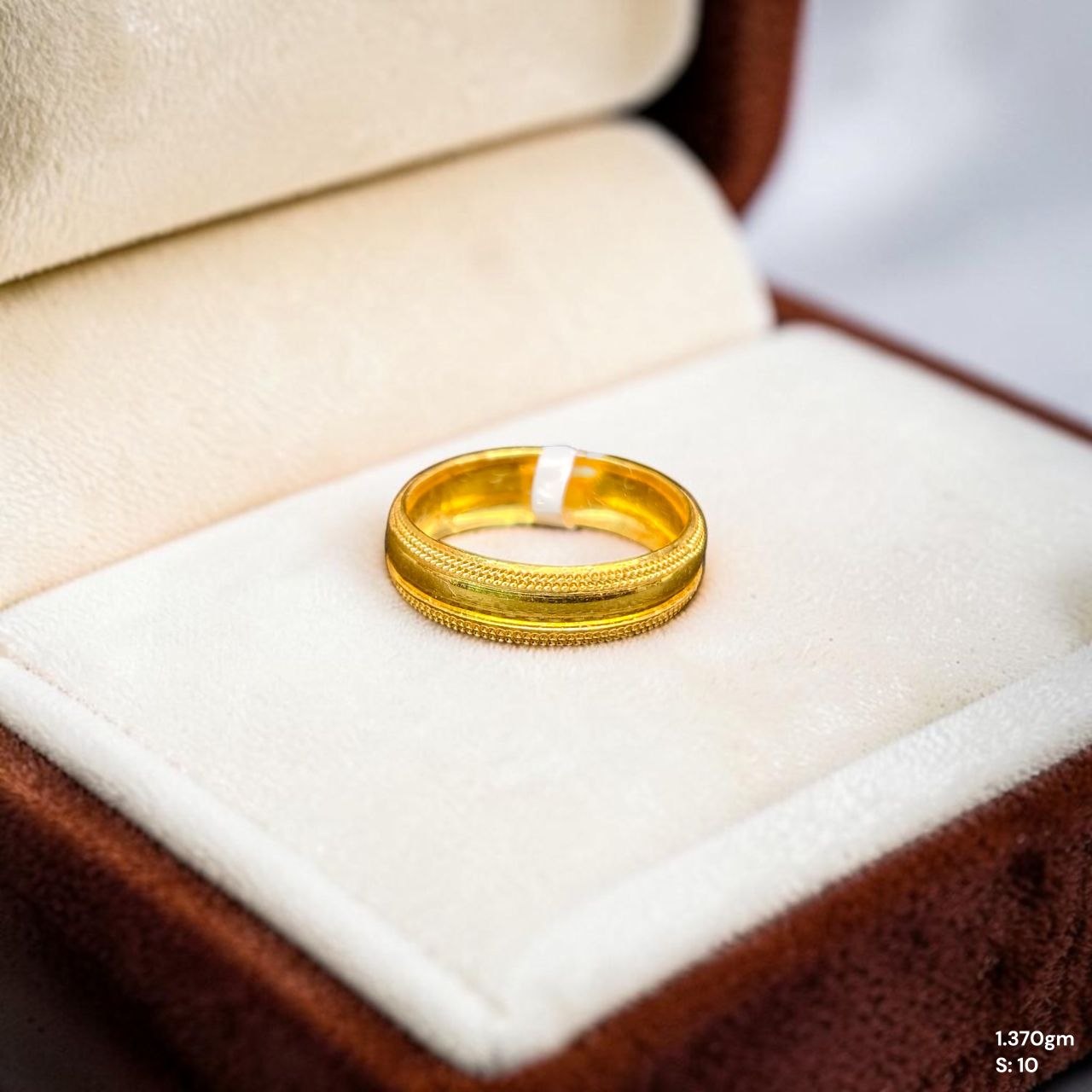 LADIES RING- (SIZE: 10 ) WGT: 1.370 GM APPROX BIS CERTIFIED HUID HALLMARK 9KT GOLD THUMB RING FOR UNISEX 1 PIECE.(FGKUB7)