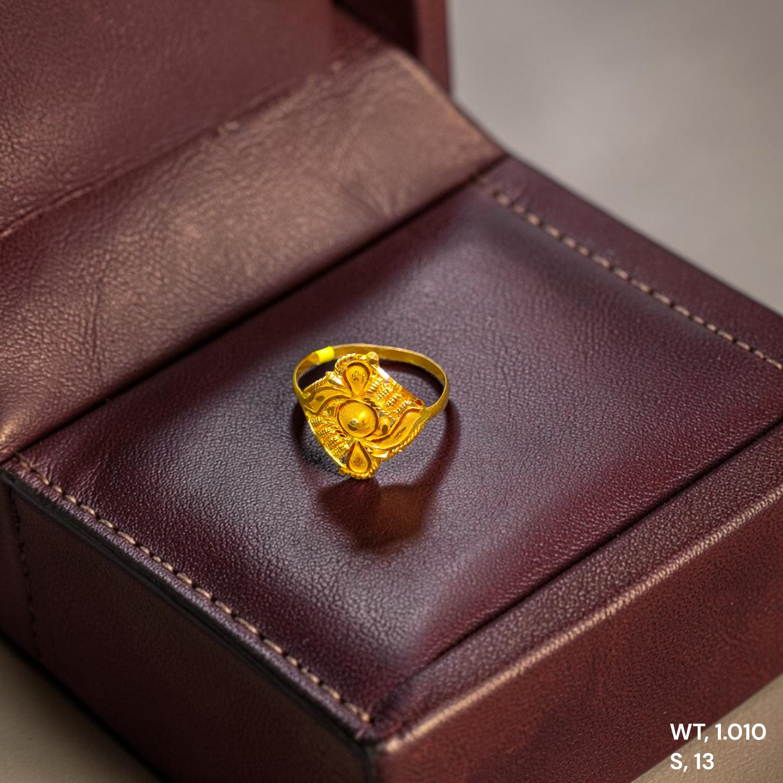 LADIES RING- (SIZE: 13 ) WGT: 1.010 GM APPROX BIS CERTIFIED HUID HALLMARK 916 22KT GOLD RING FOR WOMEN 1 PIECE.