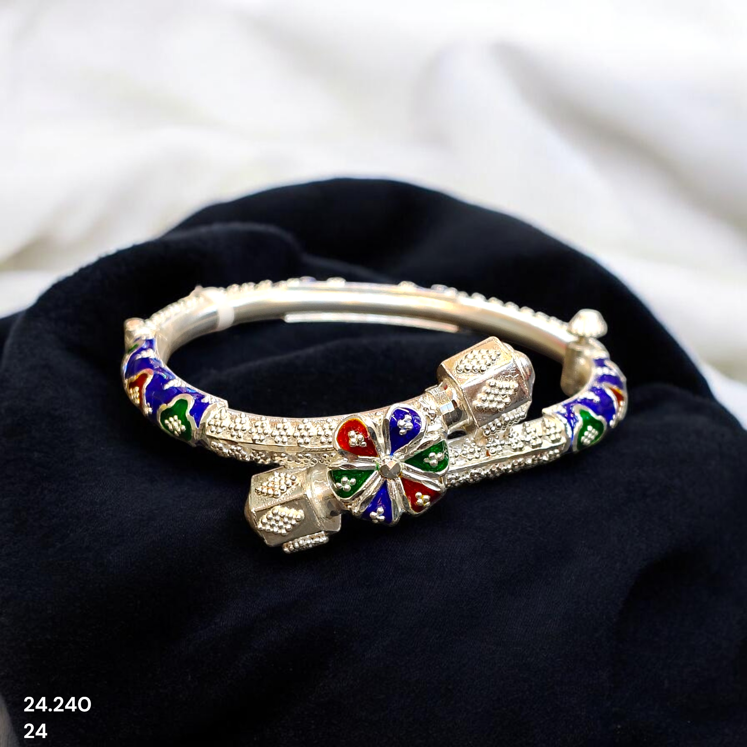 LUXURY SILVER BALA- (SIZE 24 KHILEN) CERTIFIED BIS HALLMARK 925 SILVER BALA (MANIPUR DESIGN) APPROX WGT: 24.240 GM (1 PIECE) FOR REGULAR USE FOR WOMEN.