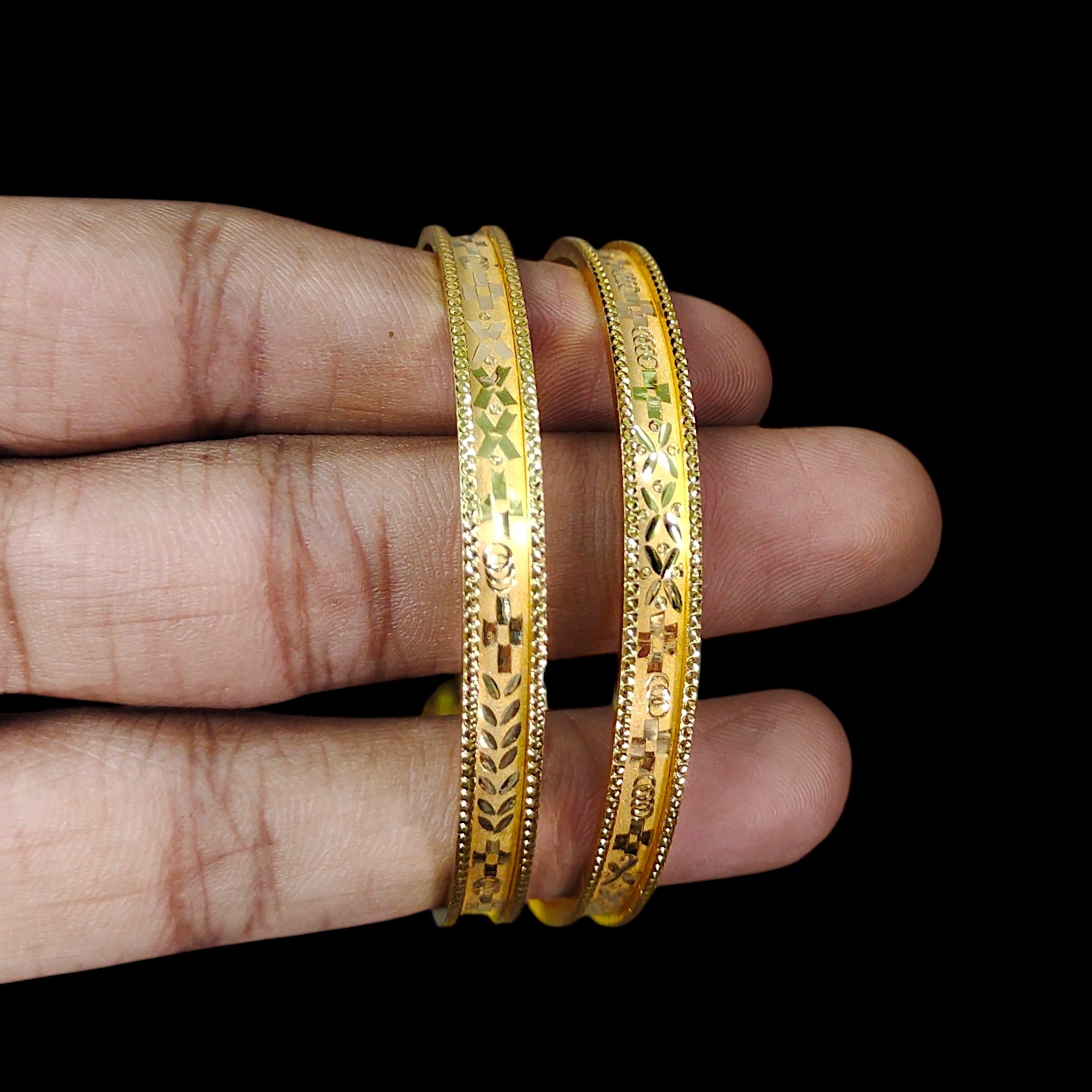 GOLD CHURI NOA- SIZE-24 (WGT: 1.610 GM APPROX) BIS CERTIFIED HUID HALLMARK 22KT GOLD SOCKET CHURI (CHILA PATH DESIGN) 1 PAIR FOR REGULAR USE FOR WOMAN.