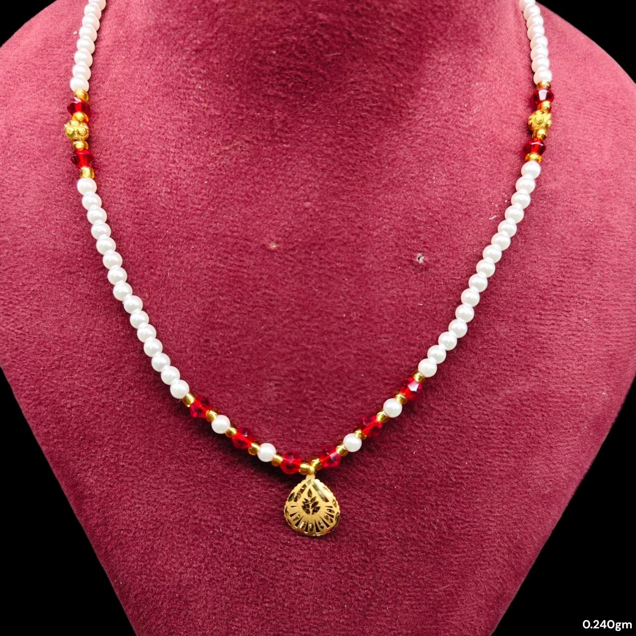 GOLD LOCKET- WGT: 0.240 GM APPROX BIS CERTIFIED HUID HALLMARK 22KT GOLD MOTI LOCKET 1 PIECE FOR WOMEN (WITH PUTI CHAIN).