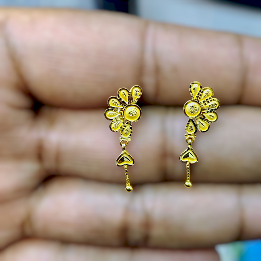RAJLAXMI WGT: 0.850 GM APPROX HUID HALLMARK 916 22KT GOLD EAR TOPS STUD 1 PAIR FOR REGULAR USE.