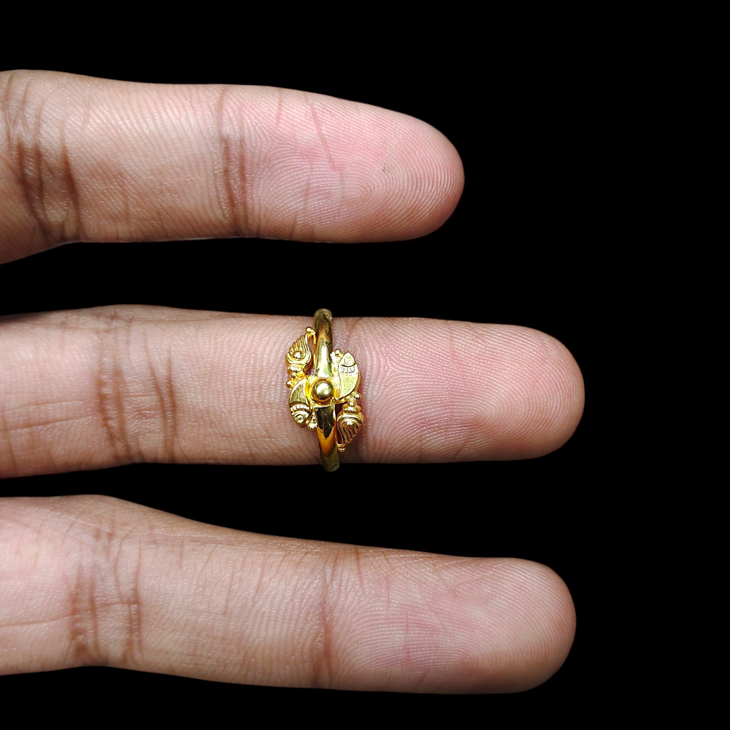 LADIES RING- (SIZE: 15) WGT: 0.390 GM APPROX BIS CERTIFIED HUID HALLMARK 9KT GOLD THUMB RING FOR UNISEX 1 PIECE.