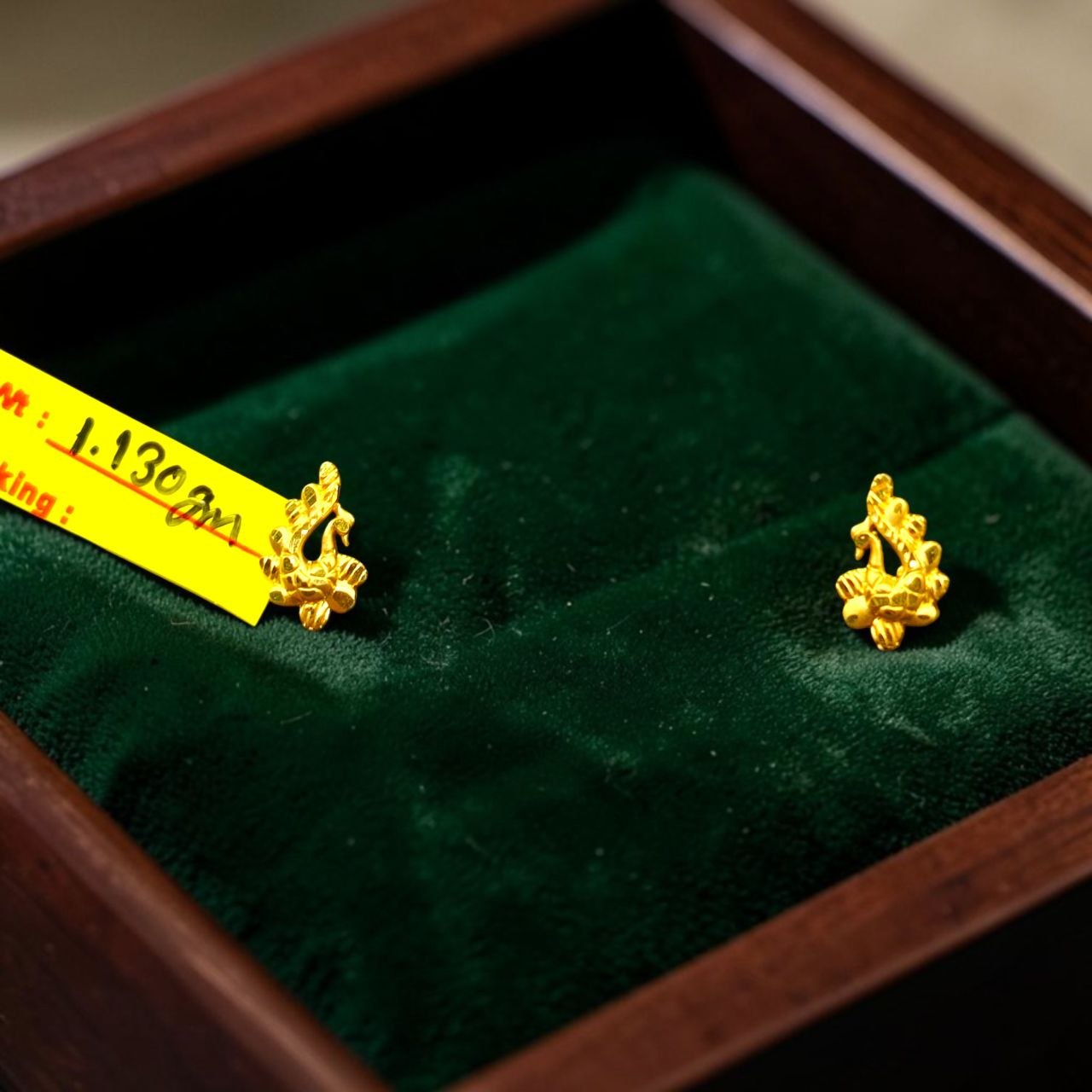 GOLD TOPS- BIS CERTIFIED (WGT: 1.130 GM APPROX) HUID HALLMARK 375 9KT GOLD TOPS 1 PAIR BEST FOR MARRIAGE GIFT.