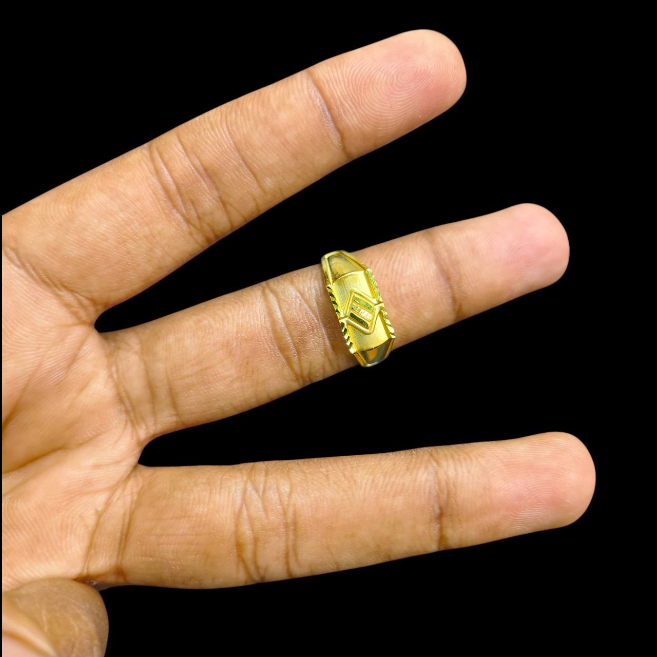 GENTS RING- TRJ (SIZE:20) WGT: 1.550 GM APPROX BIS CERTIFIED HUID HALLMARK 9KT GOLD FINGER RING FOR MEN 1 PIECE.(7ZNU13)