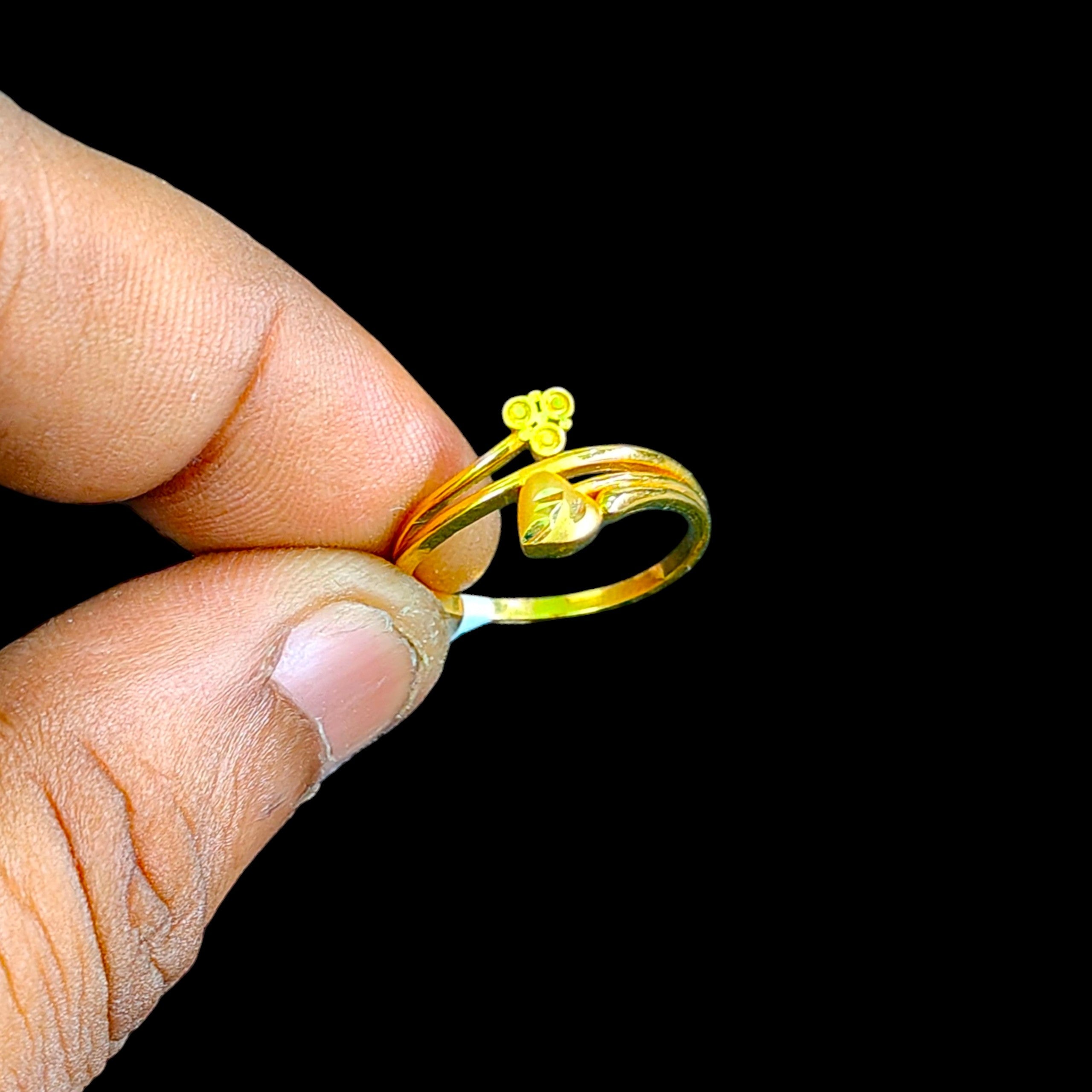 LADIES RING- (SIZE: 12) WGT: 2.140 GM APPROX 22KT HUID HALLMARK GOLD RING FOR WOMEN 1 PIECE.