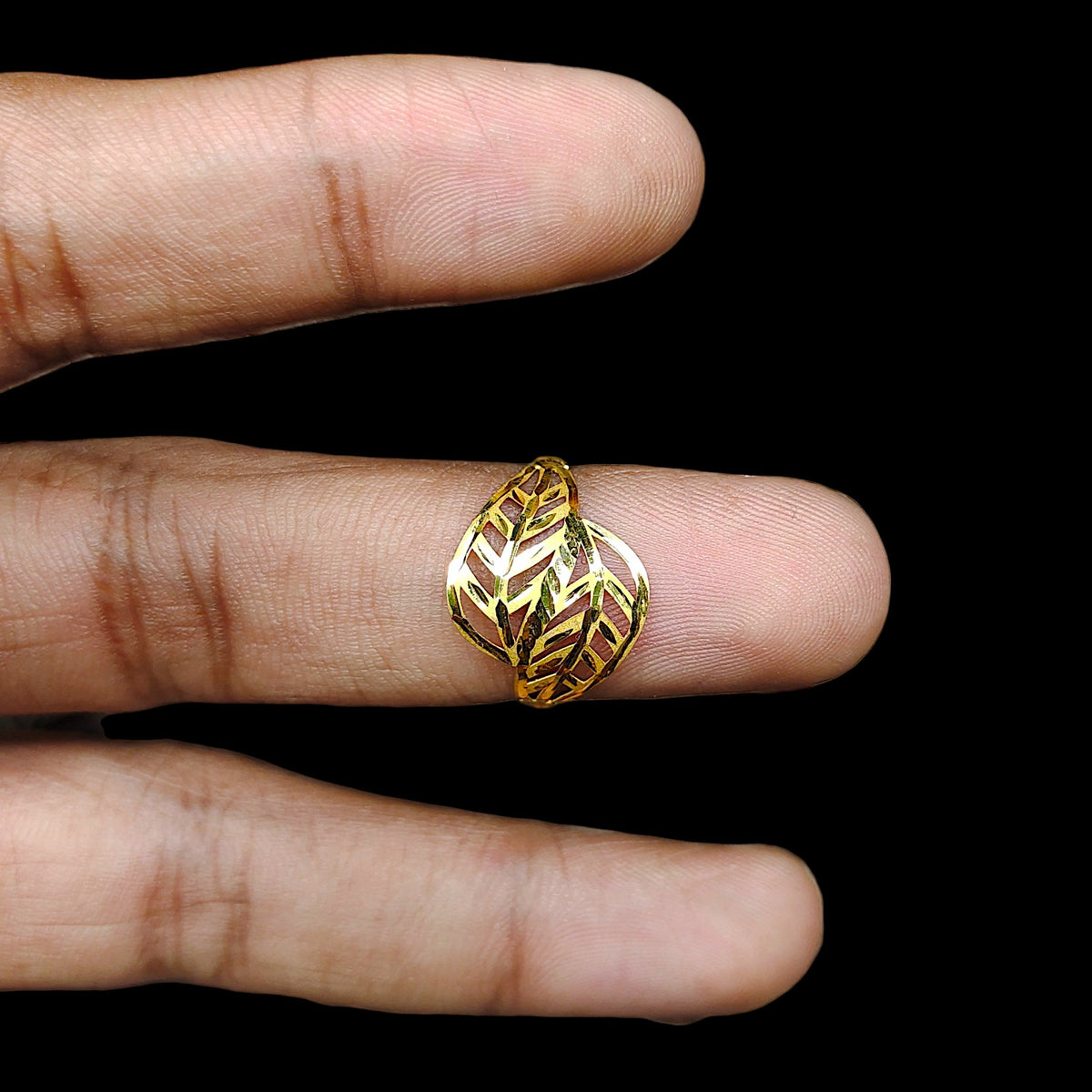 LADIES RING- (SIZE: 13) WGT: 0.380 GM APPROX BIS CERTIFIED HUID HALLMARK 9KT GOLD FINGER RING FOR WOMEN 1 PIECE. (J83DQZ)