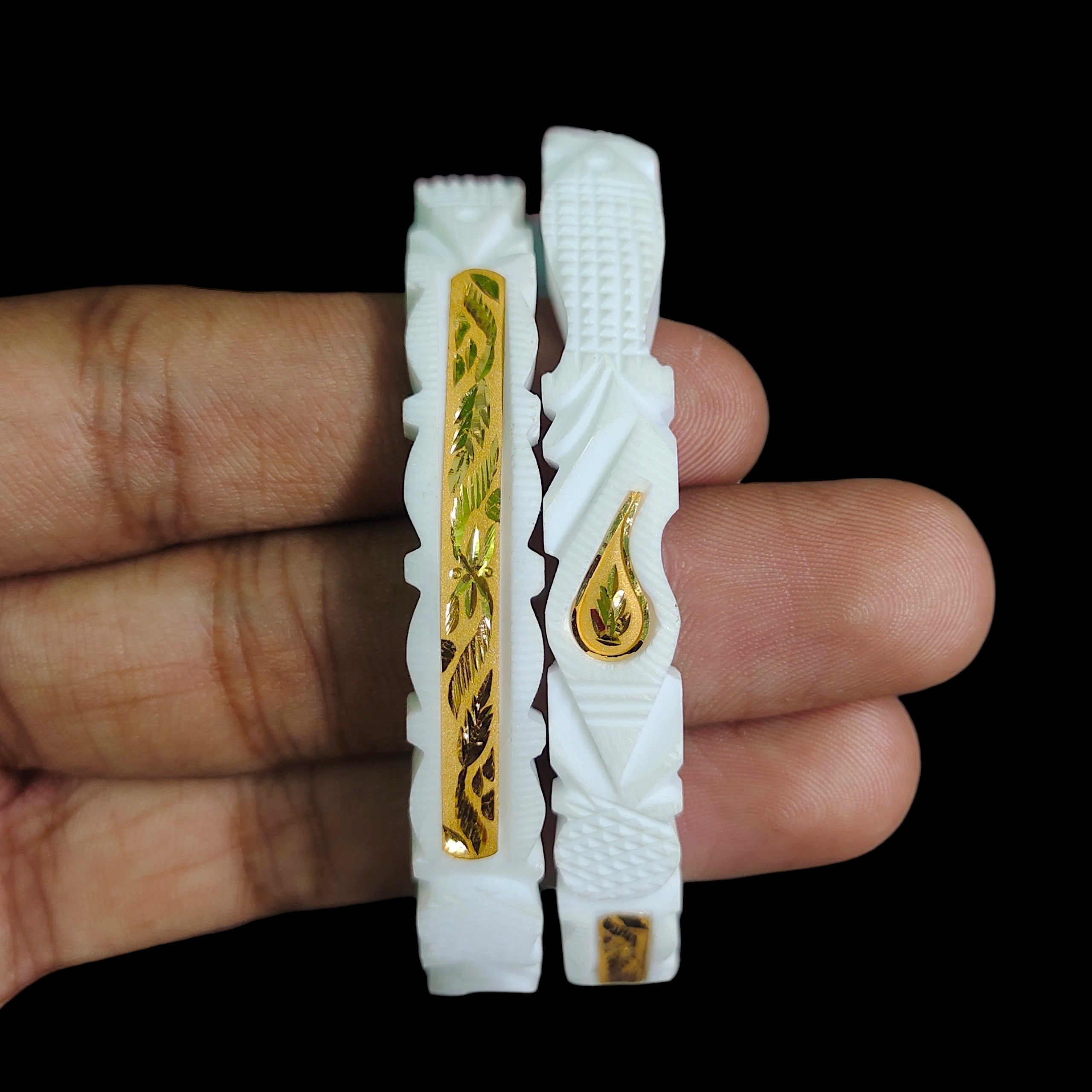 GSB22K- SIZE:27 (WGT: 1.075 GM APPROX) BIS CERTIFIED HUID HALLMARK 22KT GOLD SAKHA BADHANO 1 PAIR FOR WOMEN FOR REGULAR USE.