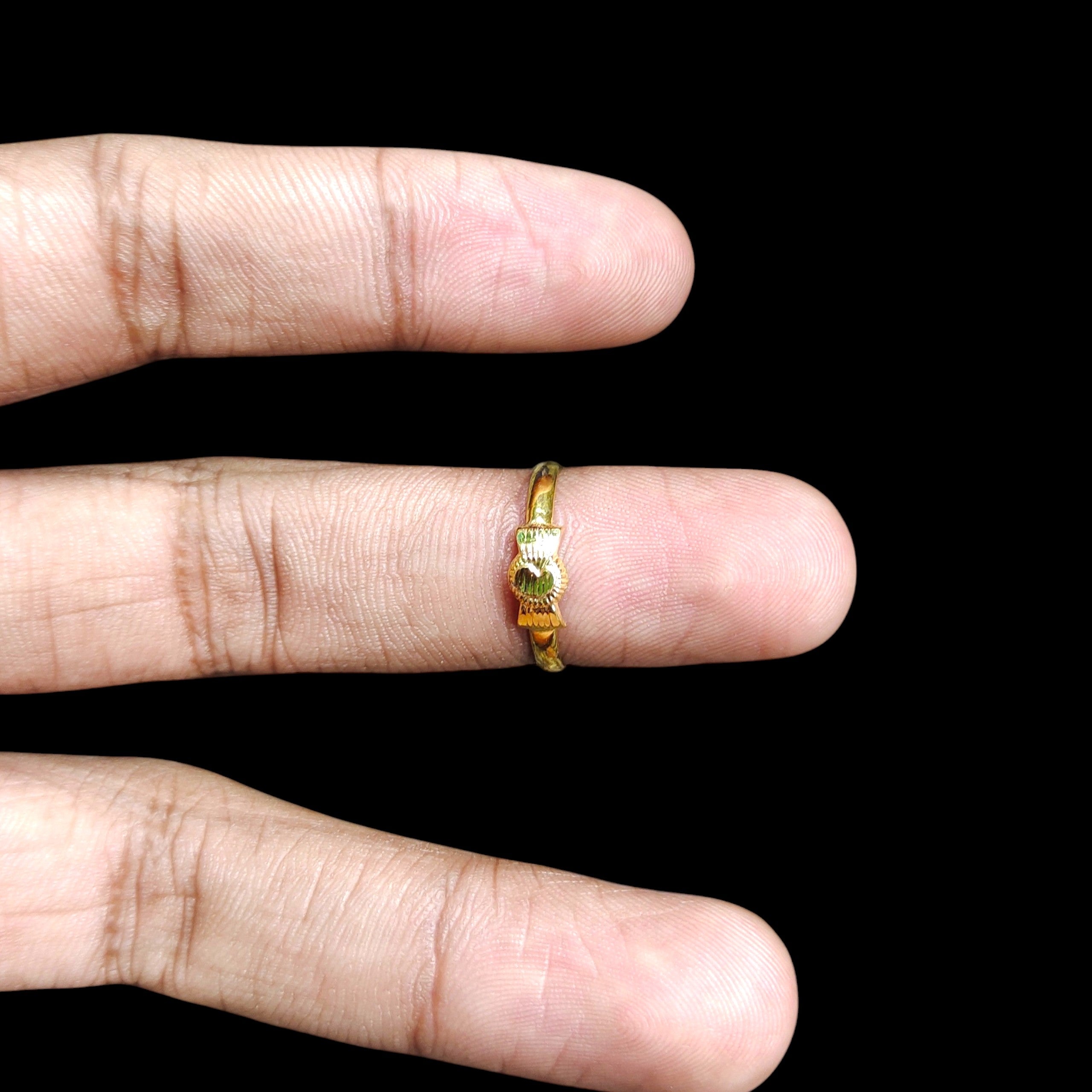 LADIES RING- (SIZE: 10) WGT: 0.310 GM APPROX BIS CERTIFIED HUID HALLMARK 9KT GOLD THUMB RING FOR UNISEX 1 PIECE.