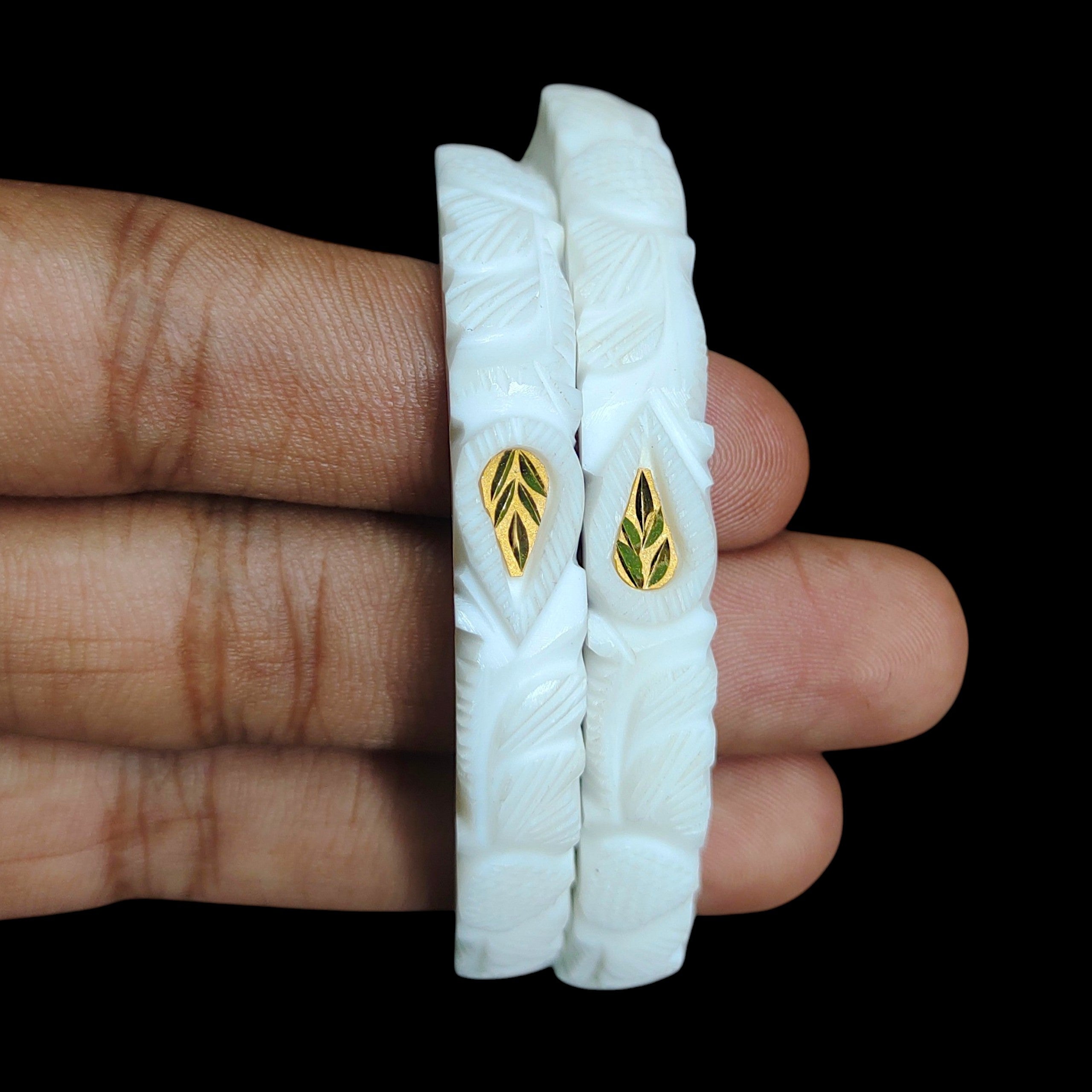 GSB22K- SIZE:27 (WGT: 1.090 GM APPROX) BIS CERTIFIED HUID HALLMARK 22KT GOLD SAKHA BADHANO 1 PAIR FOR WOMEN FOR REGULAR USE.