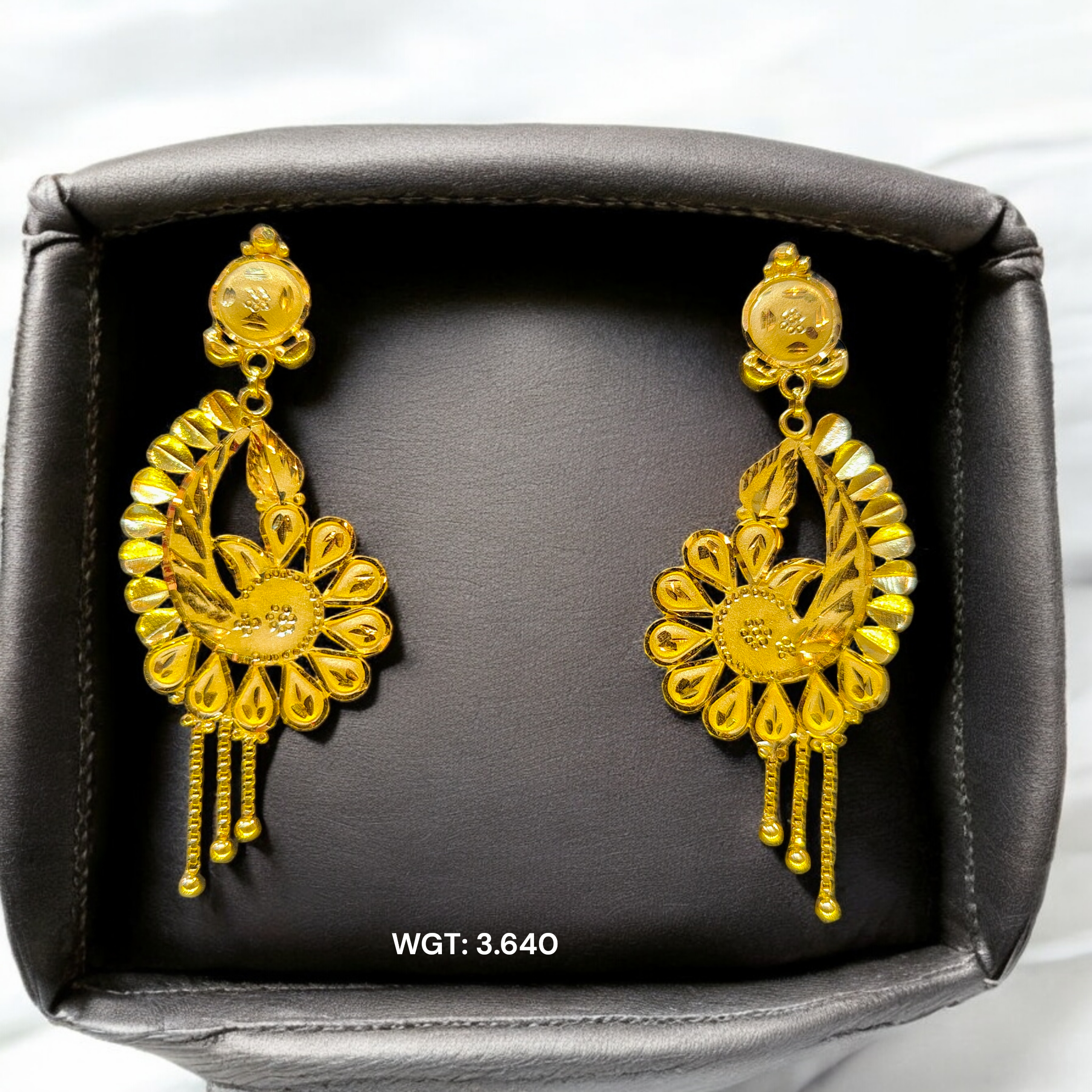 (GER22) BIS CERTIFIED WGT: 3.640 GM APPROX HUID HALLMARK 916 22KT GOLD EARRINGS KANBALA 1 PAIR FOR WOMEN.
