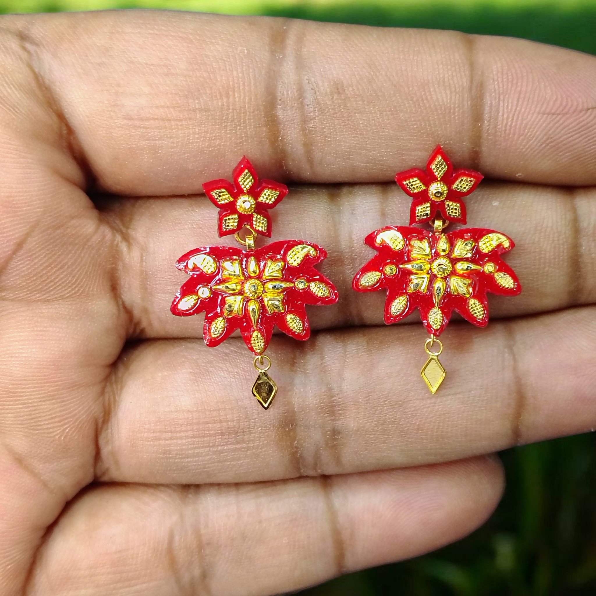 (GPER) TRJ WGT: 1.00 GM APPROX HUID HALLMARK 22KT GOLD POLA EARRINGS 1 PAIR FOR WOMEN.