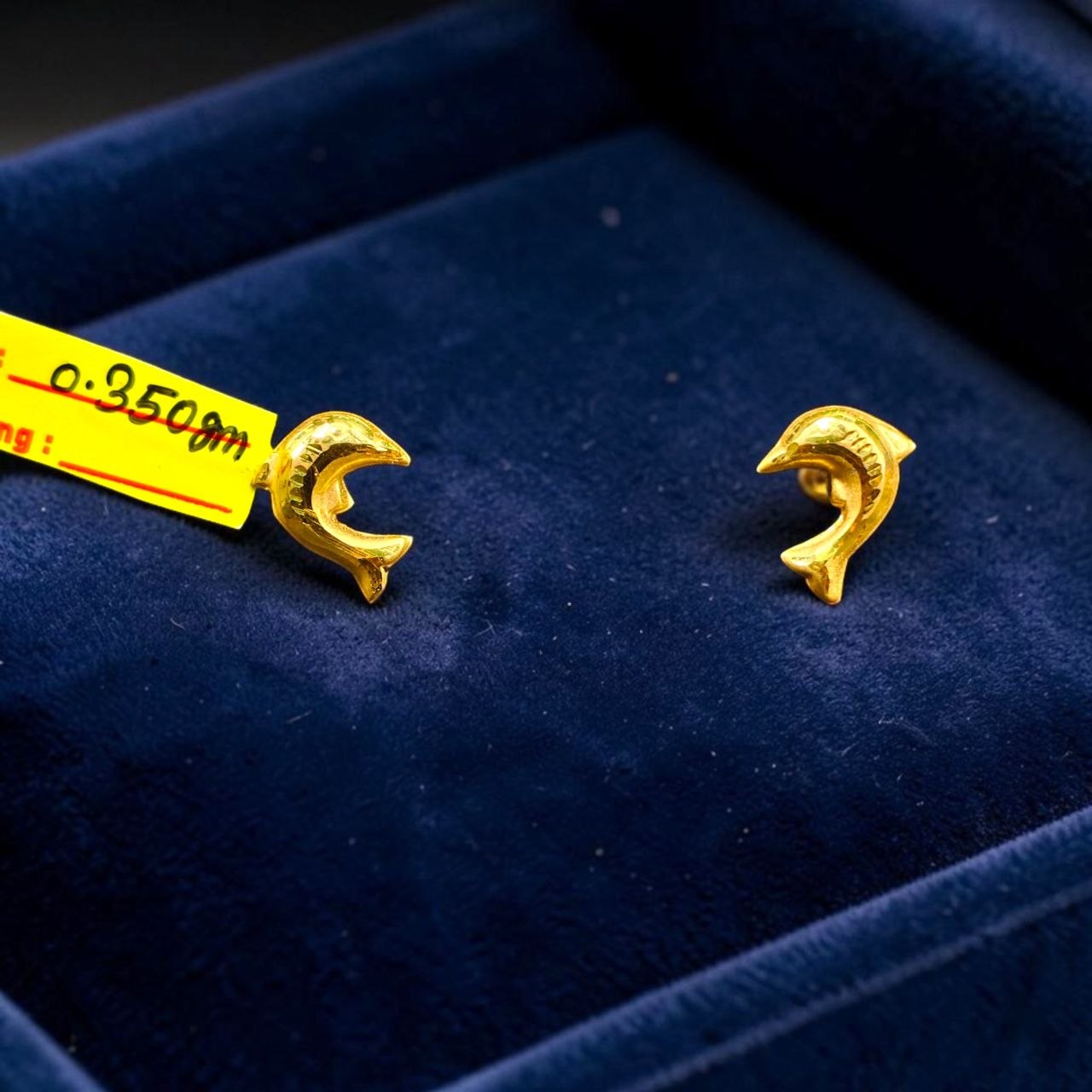 GOLD TOPS- BIS CERTIFIED (WGT: 0.350 GM APPROX) HUID HALLMARK 375 9KT GOLD TOPS 1 PAIR BEST FOR MARRIAGE GIFT.