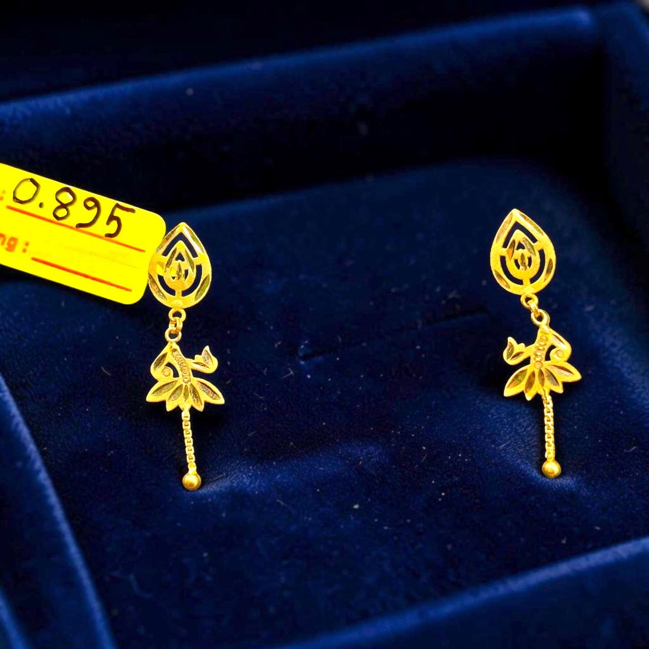 GOLD EARRINGS- BIS CERTIFIED WGT: 0.895 GM APPROX HUID HALLMARK 916 22KT GOLD EARRINGS 1 PAIR FOR WOMEN.