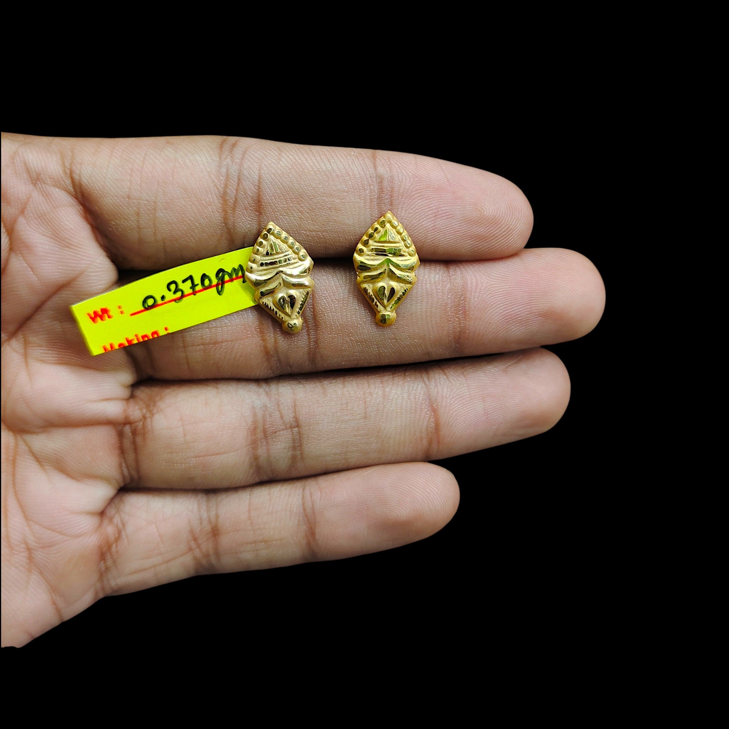 GOLD TOPS- BIS CERTIFIED (WGT: 0.370 GM APPROX) HUID HALLMARK 375 9KT GOLD TOPS 1 PAIR BEST FOR MARRIAGE GIFT.