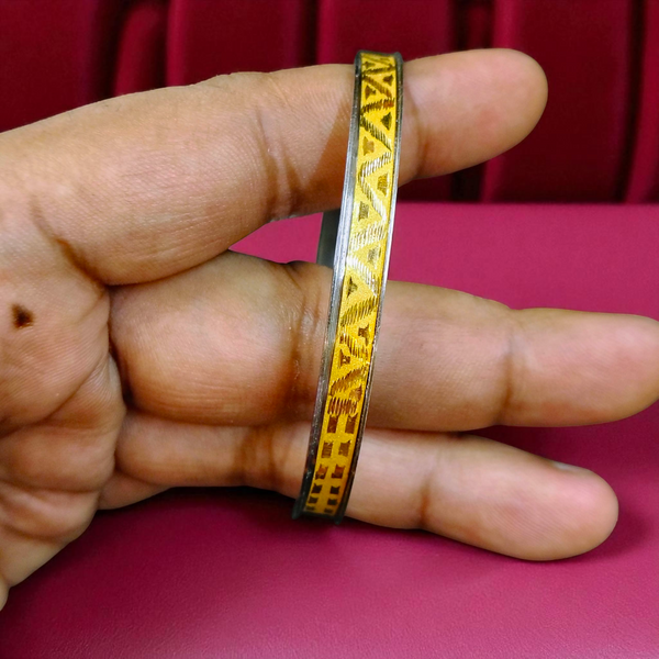 TRJ (SIZE: 26) WGT: 1.120 GM APPROX 22KT HUID HALLMARK GOLD NOA BANGLES (LAZER CHILA) 1 PIECE.