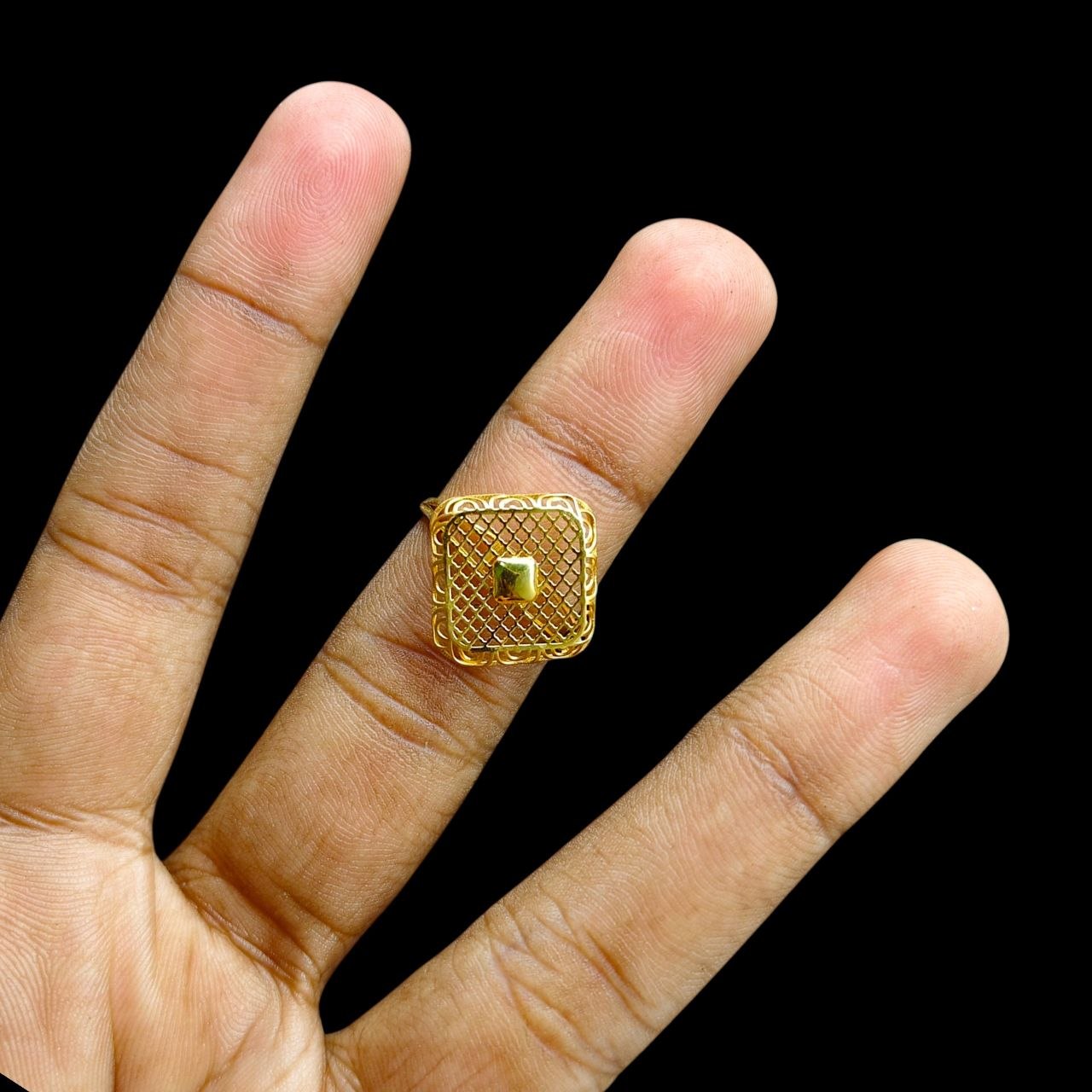LADIES RING- (SIZE: 16) WGT: 1.040 GM APPROX BIS CERTIFIED HUID HALLMARK 9KT GOLD FINGER RING FOR WOMEN 1 PIECE