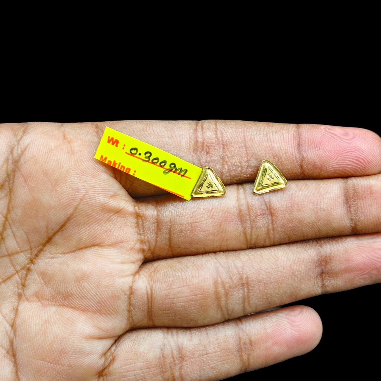 GOLD TOPS- BIS CERTIFIED (WGT: 0.300 GM APPROX) HUID HALLMARK 375 9KT GOLD TOPS 1 PAIR BEST FOR MARRIAGE GIFT.